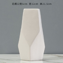 TM10 ceramic vase