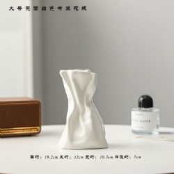 TM32 ceramic vase