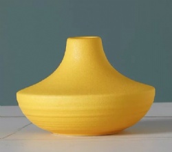 TM42 ceramic vase